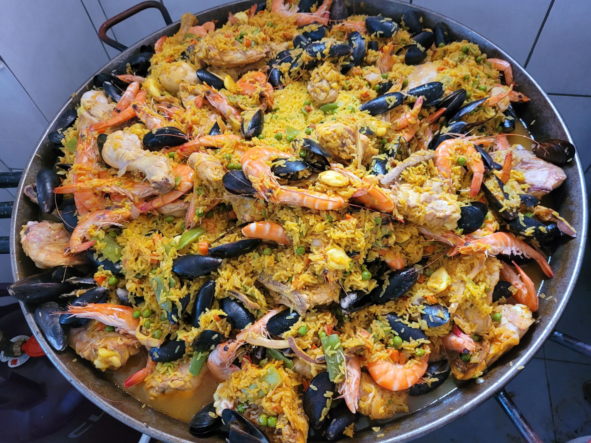 PAELLA_9 | Paella Laure Traiteur paella pour particuliers, entreprises et associations aux environs de Mulhouse, Colmar et Sélestat Munster